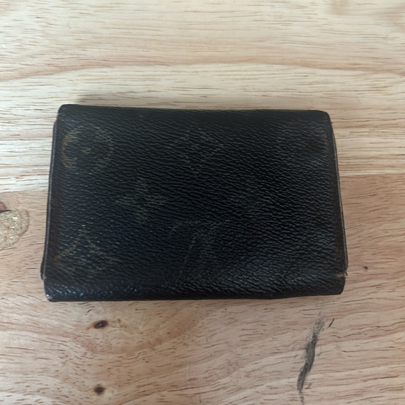 Authentic Louis Vuitton key holder - Picture 2 of 8